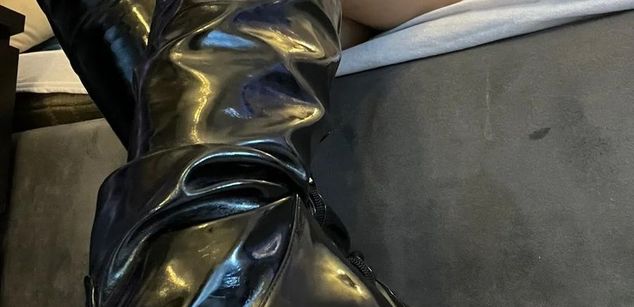 Model - natalie.luv feet