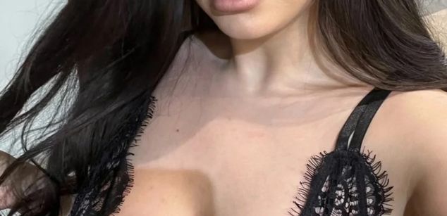 Model - natalie.luv feet