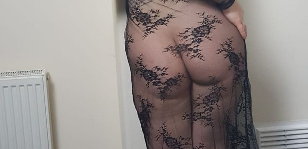 Model - Teagan Bow Blonde