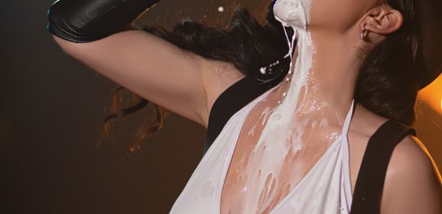 Model - Dalia Lavish squirt