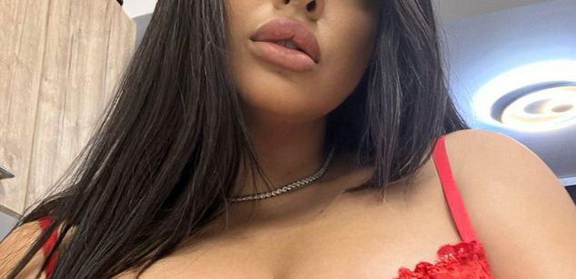 Model - natalie.luv feet