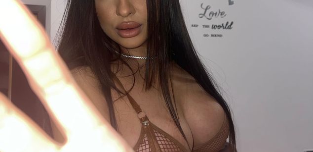 Model - natalie.luv feet