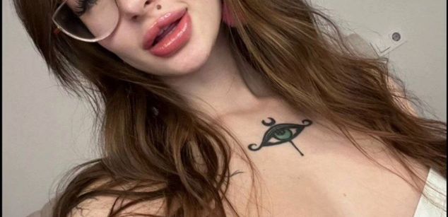 Model - Vivien Peach squirt