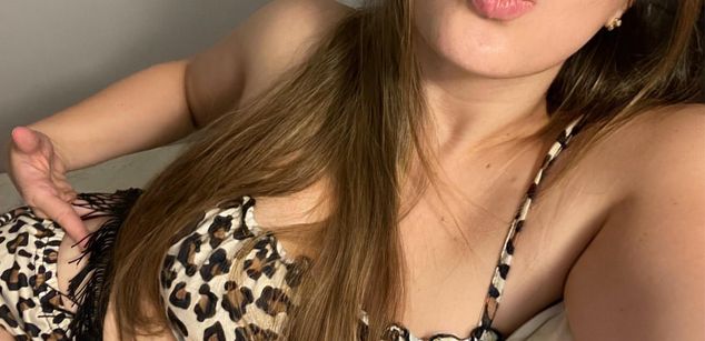 Model - AlexiaDeea curvy