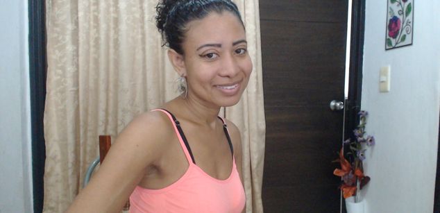 Model - LorenzaDuraznos pettit