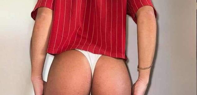 Model - EmiliaXander dancing