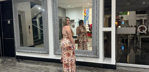 Model - Nina Parker bigboobs