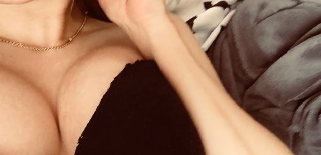 Model - LirikaFox dildo