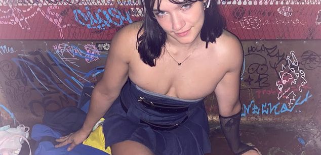 Model - Mikigetsfucked creampie