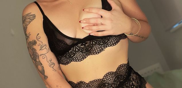 Model - Honey Lovey girlfriend