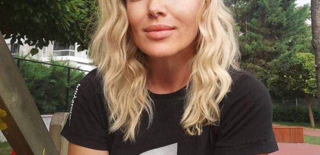 Model - MellisaParker pantyhose