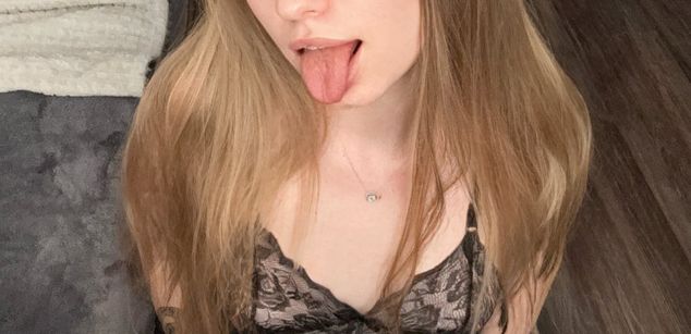 Model - Lunalee obedient