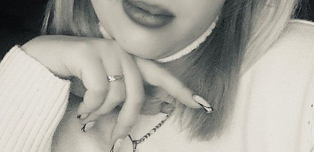 Model - Strawberry blond