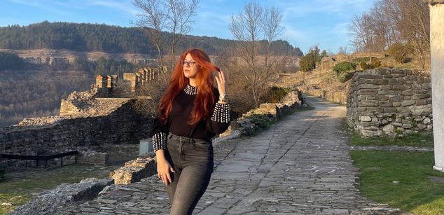 Model - NadiraNoor latin