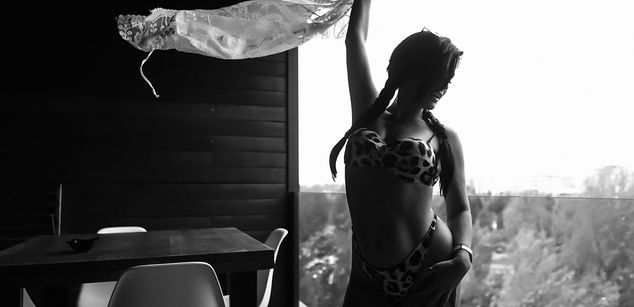 Model - Nicolle Reyn mature