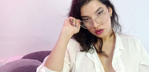 Model - Carmen Carmesi squirt