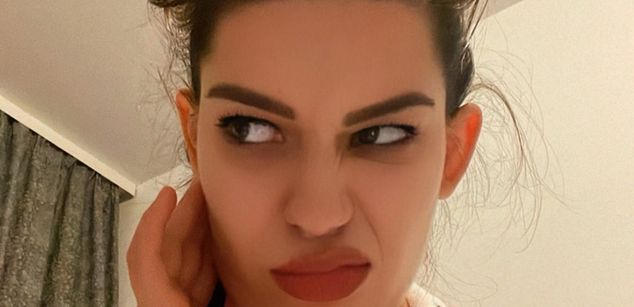 Model - NadiraNoor latin