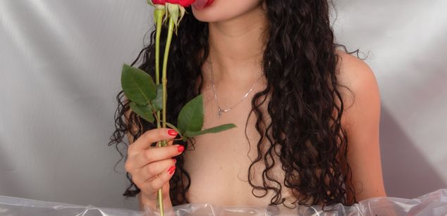 Model - Alaska Blue feet