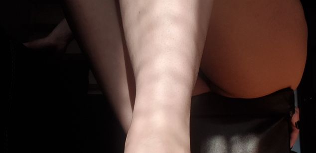 Model - AnnaLu strapon