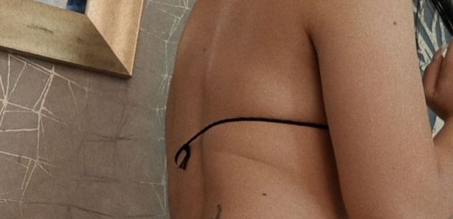 Model - CHANEL PALMER latina