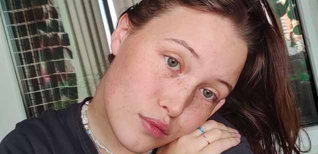 Model - prettyandshy dildo