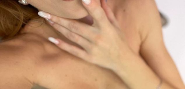 Model - Selena Falls young