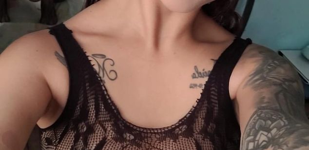 Model - AGATHA masturbation