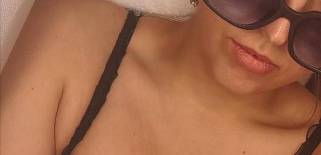 Model - Adele_White___ squirt