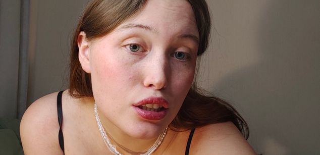 Model - prettyandshy dildo