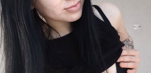 Model - Eliza_Mills oil