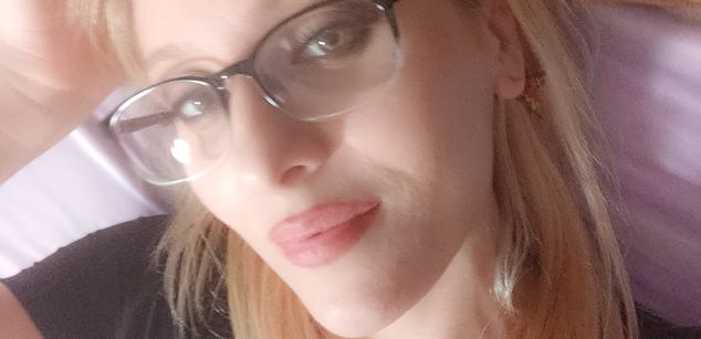 Model - Entitled Bitch joi