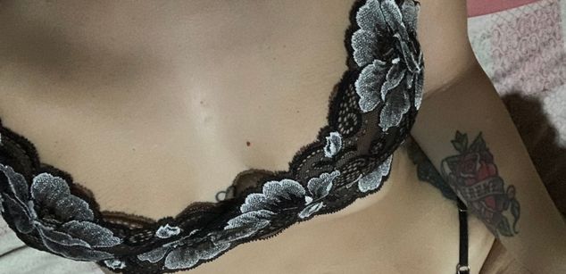 Model - MissChuwie feet