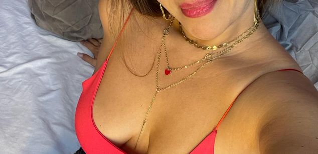 Model - Kasandra Hale mature