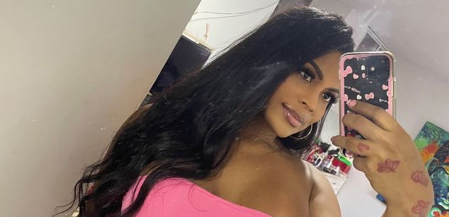 Model - Victoria phillips black