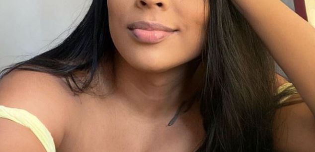 Model - Victoria phillips black