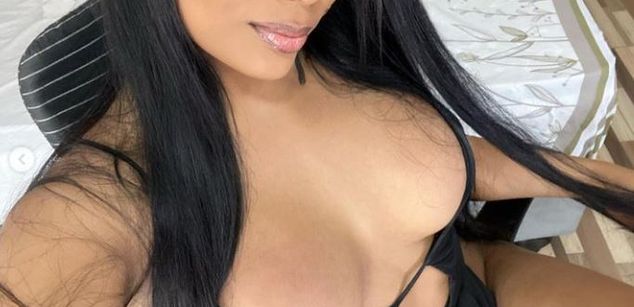 Model - Victoria phillips black