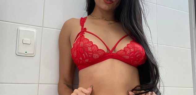 Model - Abby Gray latina