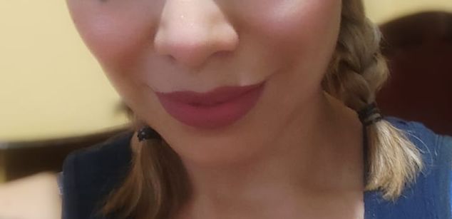 Model - AloLovely latin