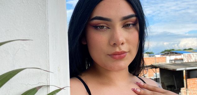 Model - Amara miller squirt