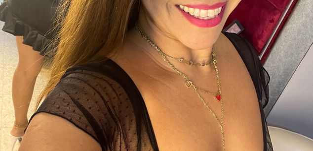 Model - Kasandra Hale mature