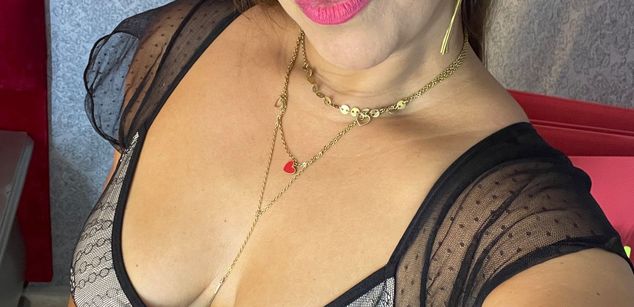 Model - Kasandra Hale mature