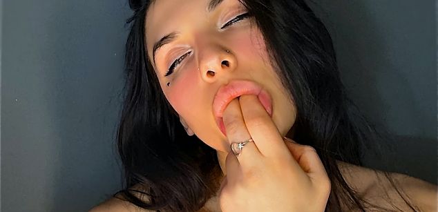 Model - LucyPurple squirt