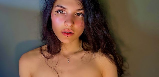 Model - LucyPurple squirt