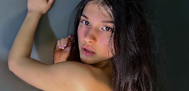 Model - LucyPurple squirt