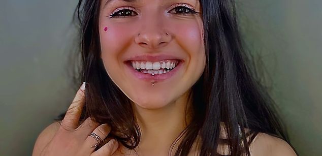 Model - LucyPurple squirt