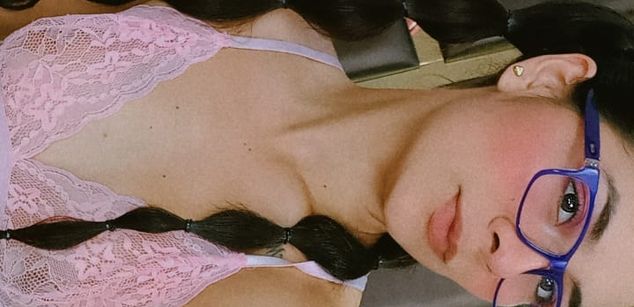 Model - NicoleEsposito latina