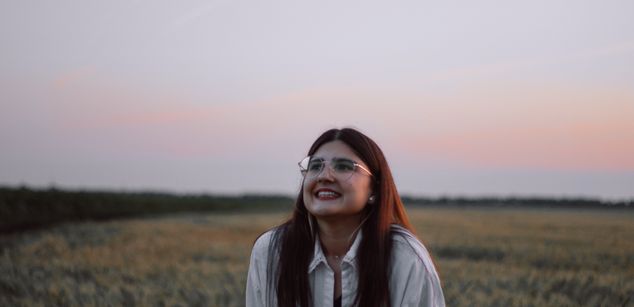 Model - Amelia young