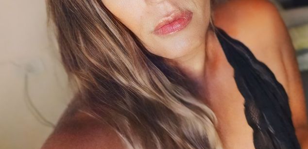 Model - Tami masturbation