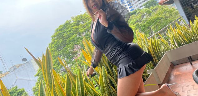 Model - Kasandra Hale mature