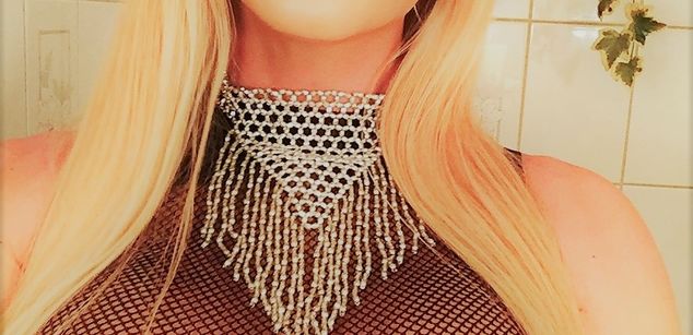 Model - Melissa Glamour TS cumshot